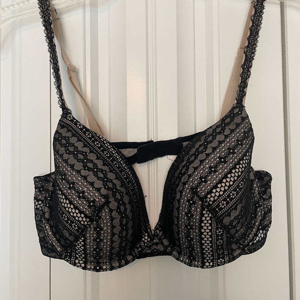 Victoria's Secret Black and Cream Lace Bra